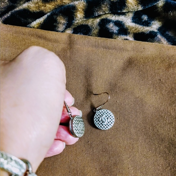 Meet your Posher, Esmeralda - Picture 2 of 2